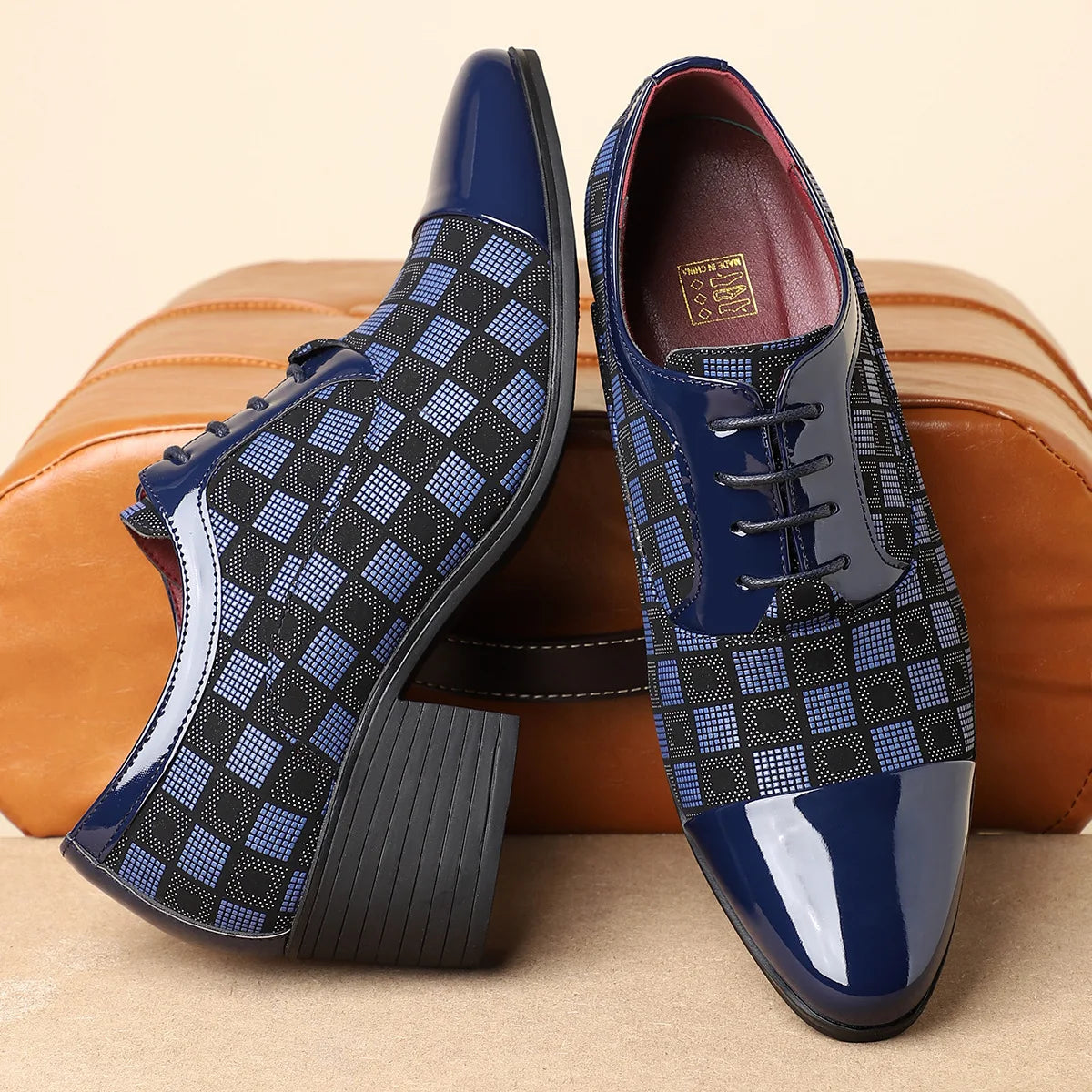 Big Size New Shoes for Men Dress Shoes British Style Checked Pointed Toe Leather Business Casual Shoes