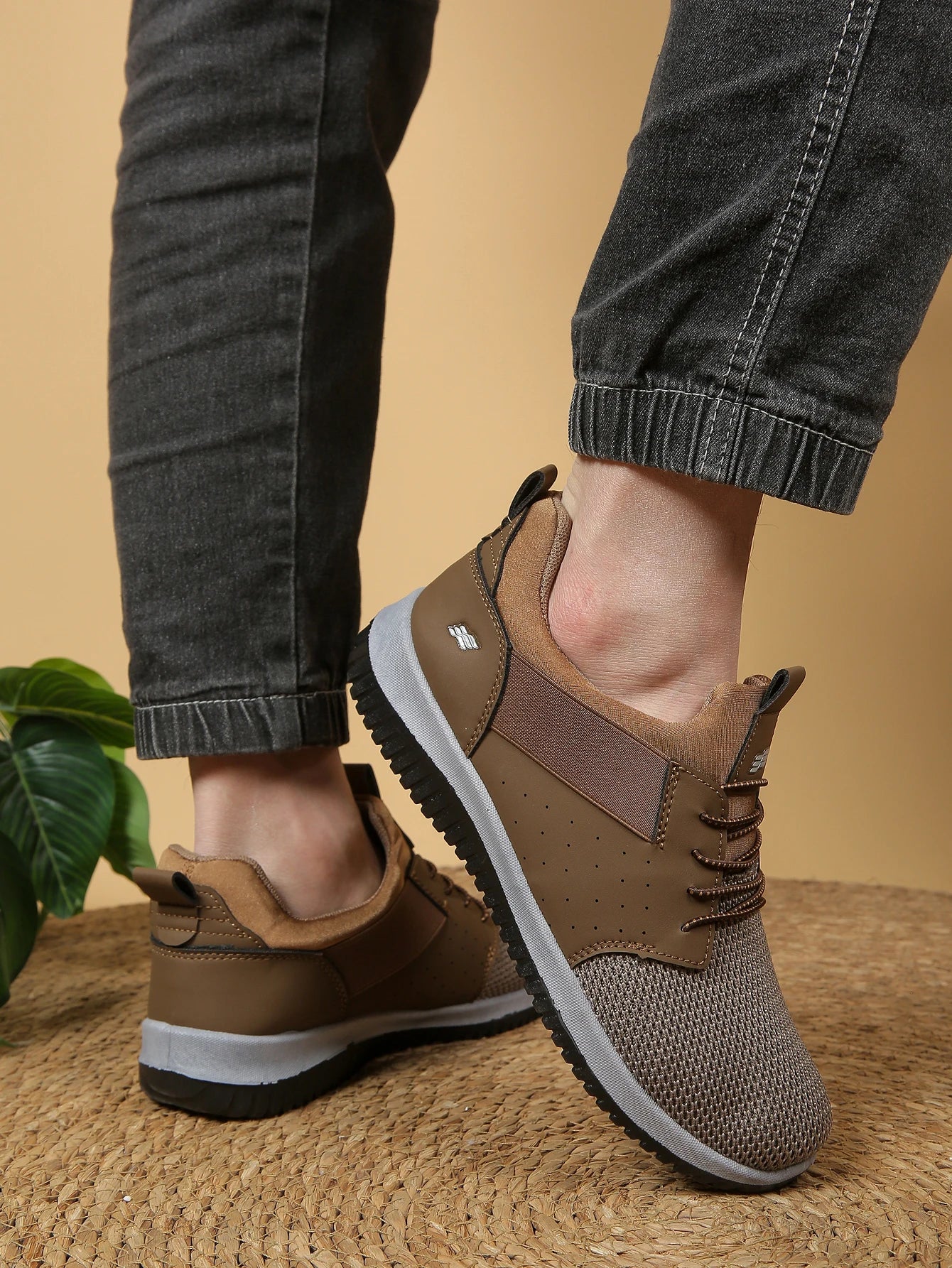 Men's casual shoes, unique and stylish design, fashionable sports shoes, low-top style, suitable for walking, running  jogging