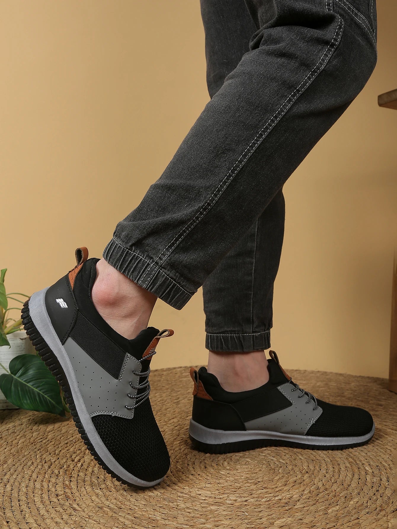 Men's casual shoes, unique and stylish design, fashionable sports shoes, low-top style, suitable for walking, running  jogging