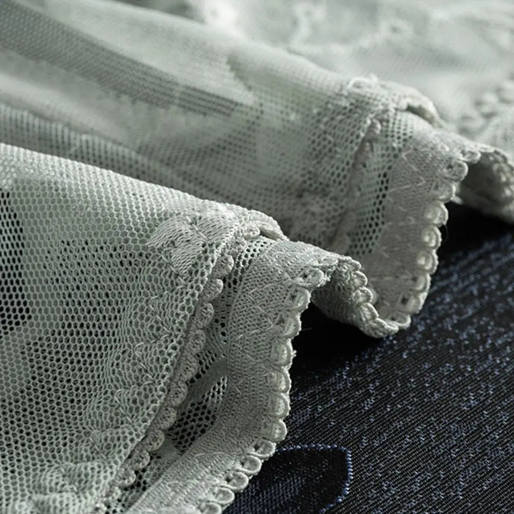 Breathable Seamless Fashion Design Ice Silk Fitness Girls Korean Style Underwear Women  Lingerie Low-Waist Thong Lace Panties
