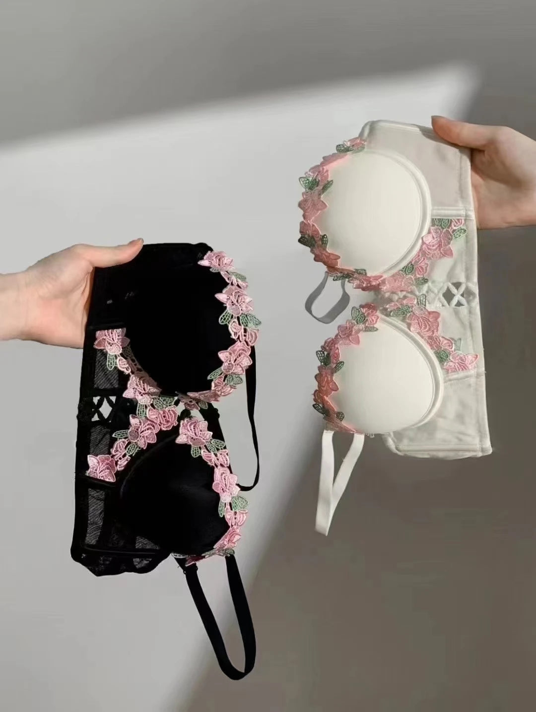 MOYISU London Anime Bralette - Delicate Wireless Bra for Set Teens, Japanese Summer Lingerie Small Bust Close-Fit Subtle Allure