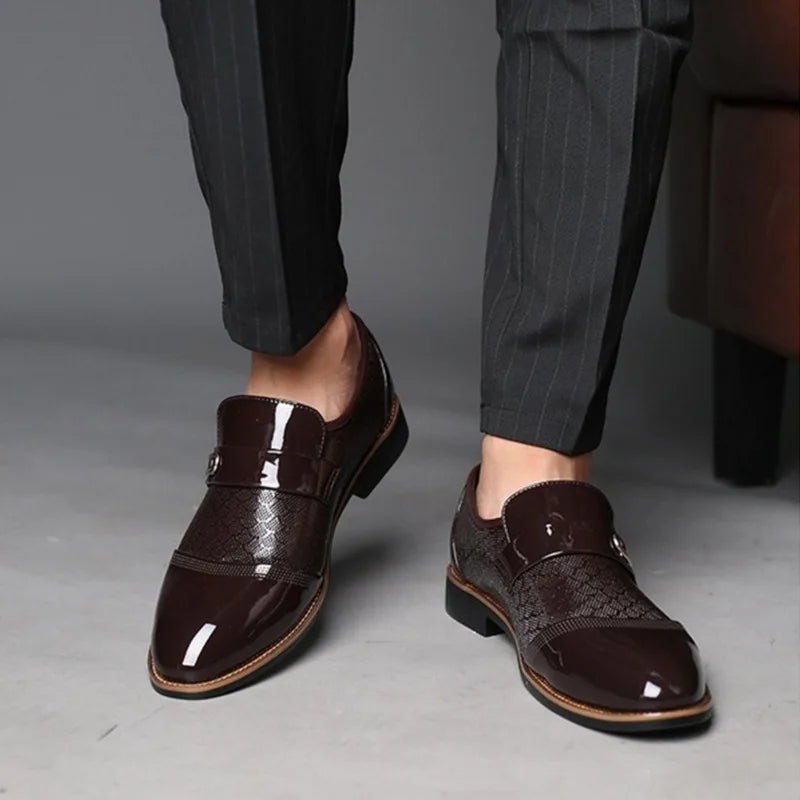 Men's shoes Leather Embossing Classic Fashion Luxury men shoes Wear-resistant Non slip Mans footwear Anti-slip Black shoes