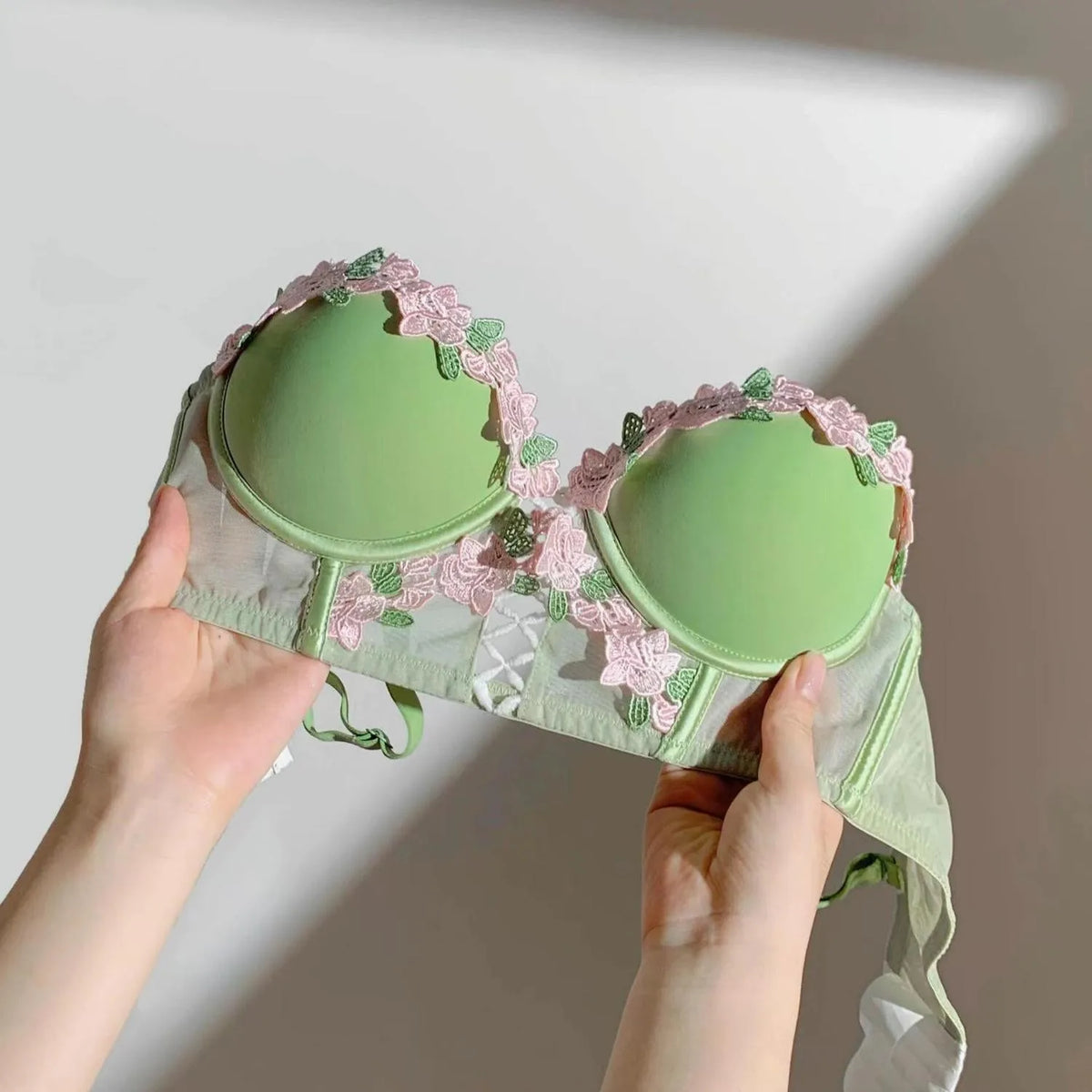 MOYISU London Anime Bralette - Delicate Wireless Bra for Set Teens, Japanese Summer Lingerie Small Bust Close-Fit Subtle Allure