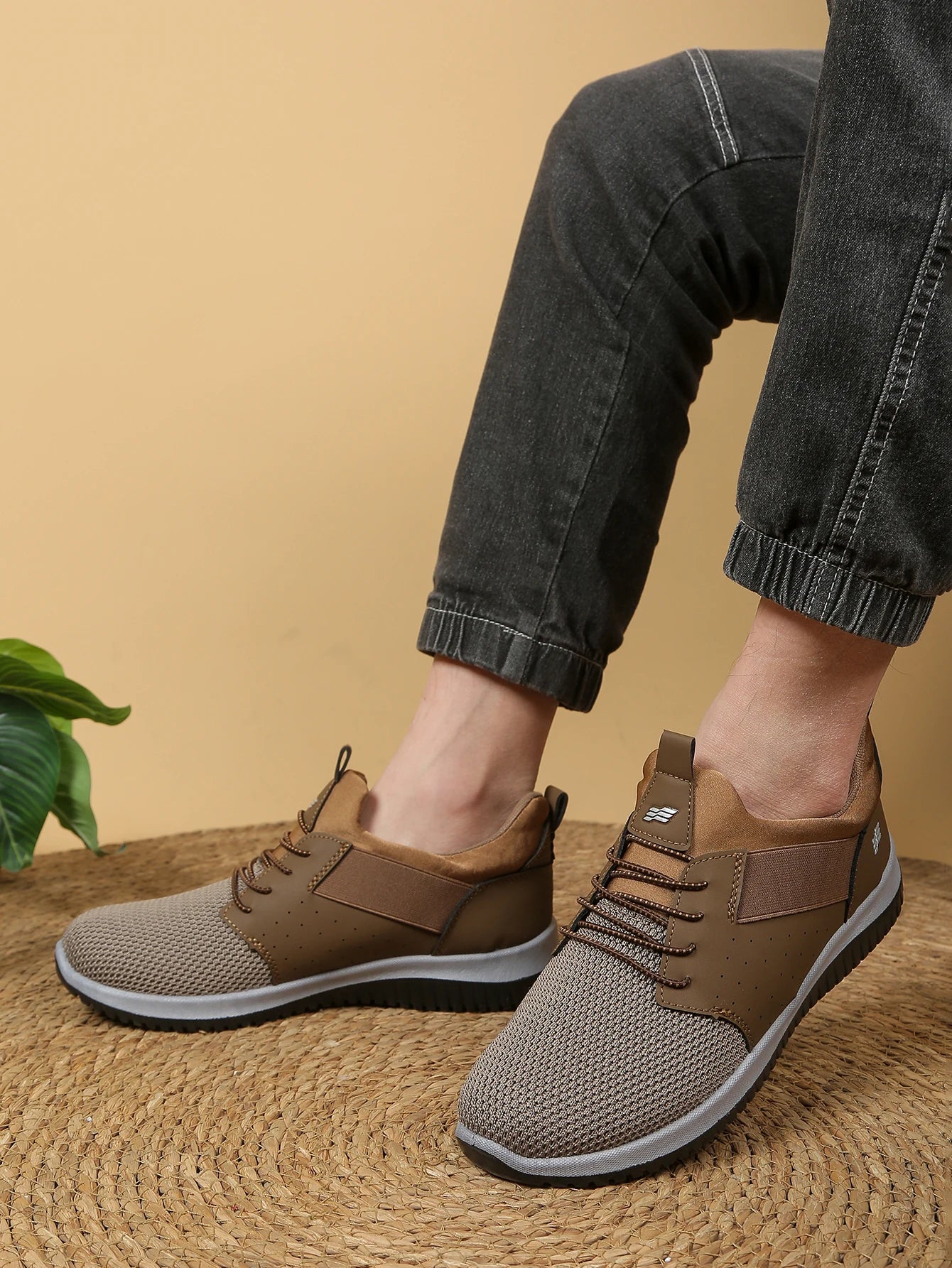 Men's casual shoes, unique and stylish design, fashionable sports shoes, low-top style, suitable for walking, running  jogging