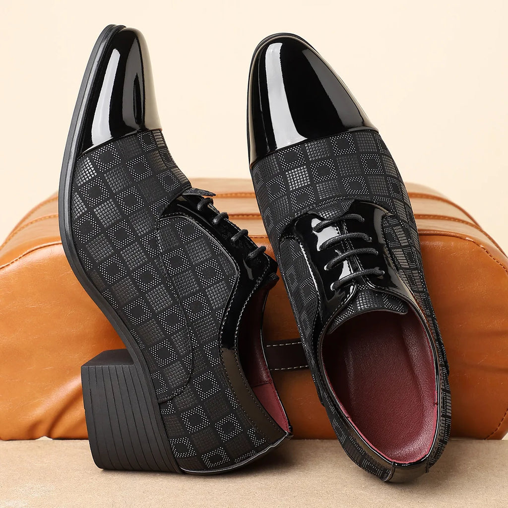 Big Size New Shoes for Men Dress Shoes British Style Checked Pointed Toe Leather Business Casual Shoes