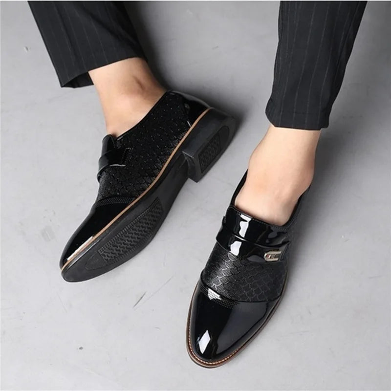 Men's shoes Leather Embossing Classic Fashion Luxury men shoes Wear-resistant Non slip Mans footwear Anti-slip Black shoes