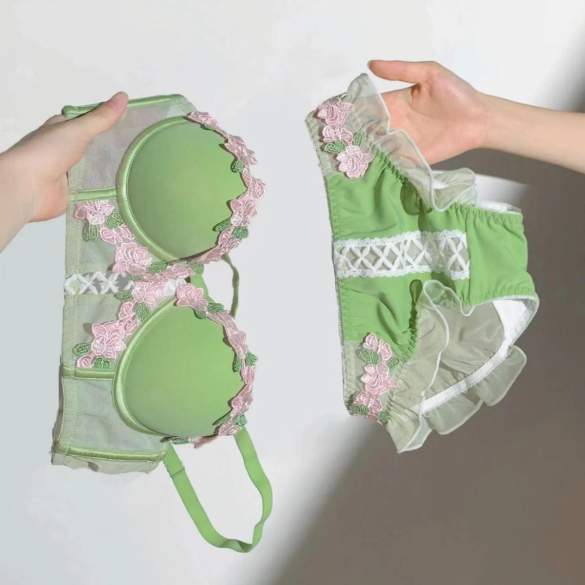 MOYISU London Anime Bralette - Delicate Wireless Bra for Set Teens, Japanese Summer Lingerie Small Bust Close-Fit Subtle Allure