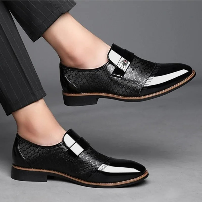 Men's shoes Leather Embossing Classic Fashion Luxury men shoes Wear-resistant Non slip Mans footwear Anti-slip Black shoes