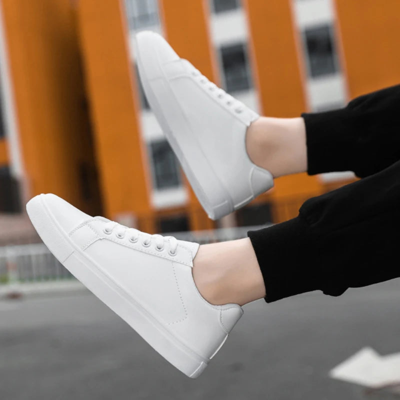 White Black Men Shoes Comfortable Casual Skateboard Shoes Men Solid Leisure Sneakers Lightweight Walking Shoes