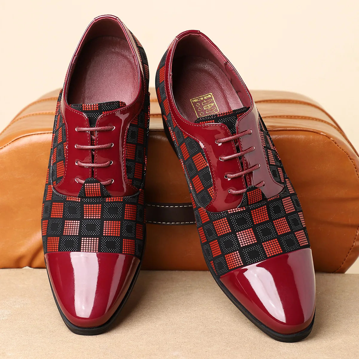 Big Size New Shoes for Men Dress Shoes British Style Checked Pointed Toe Leather Business Casual Shoes