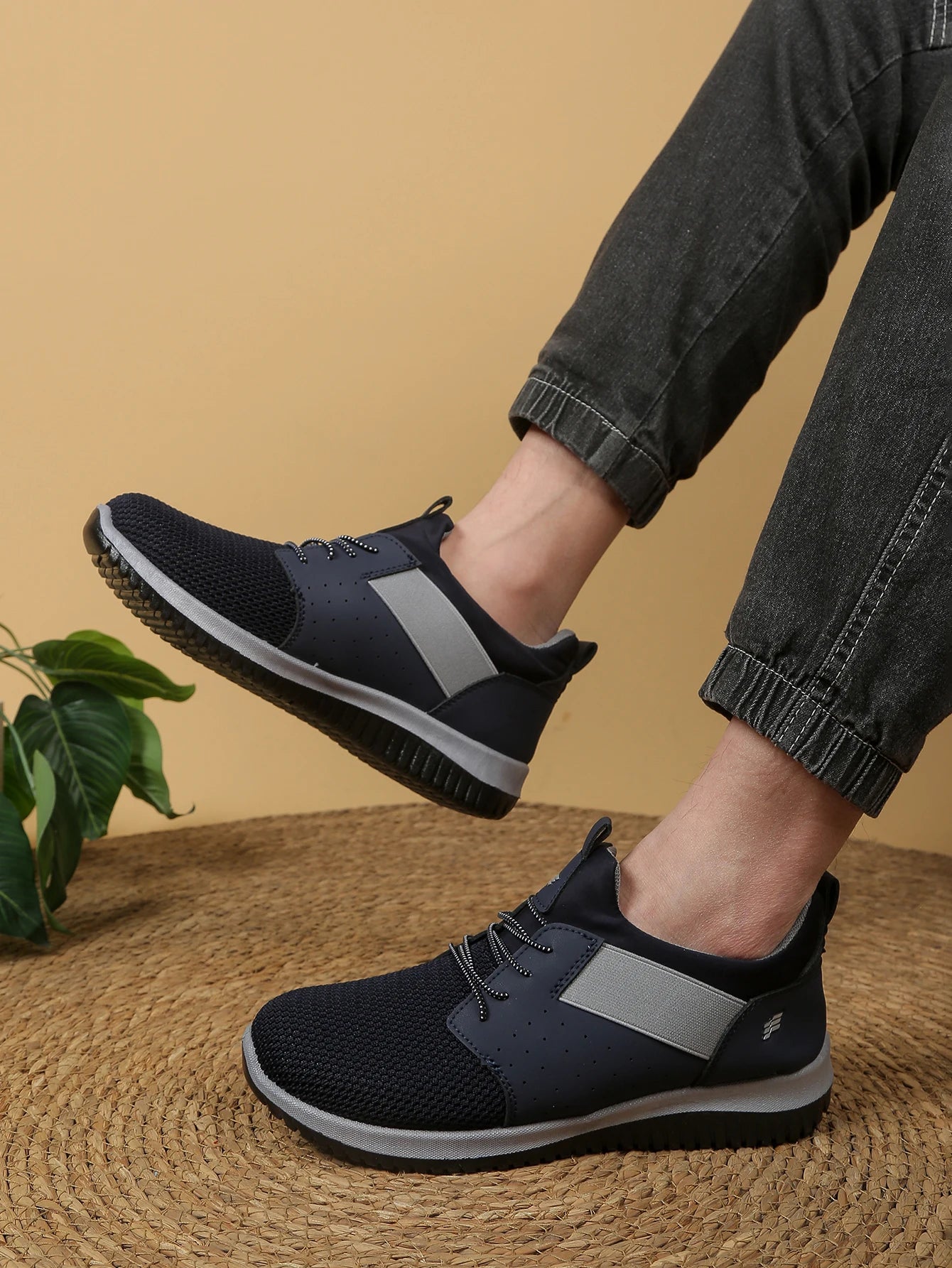 Men's casual shoes, unique and stylish design, fashionable sports shoes, low-top style, suitable for walking, running  jogging
