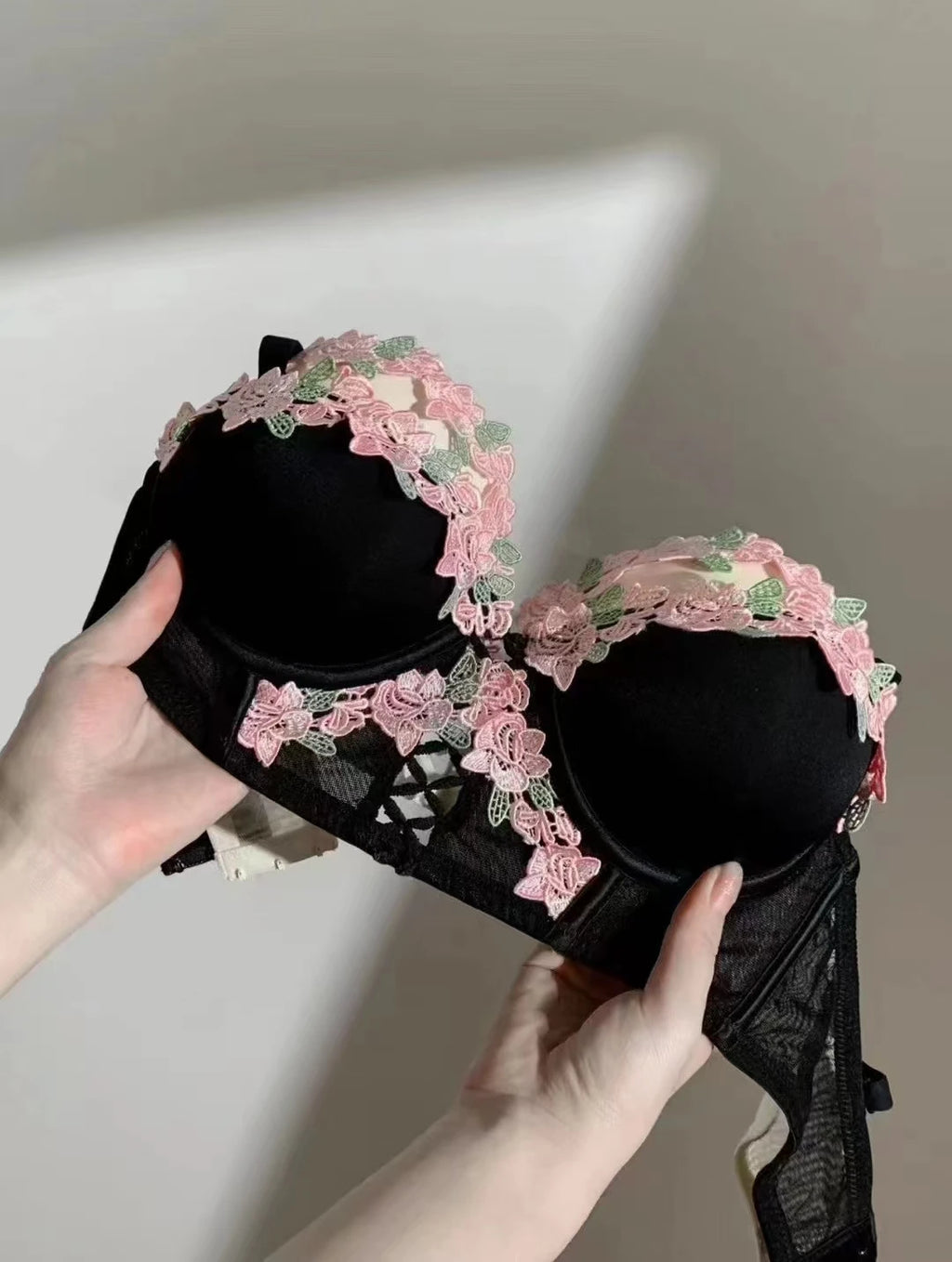 MOYISU London Anime Bralette - Delicate Wireless Bra for Set Teens, Japanese Summer Lingerie Small Bust Close-Fit Subtle Allure
