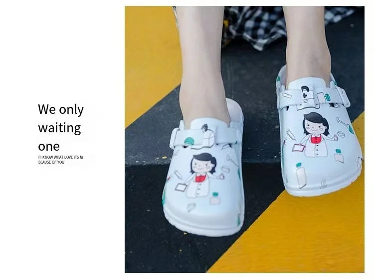 A Pair of New Summer Women's Slippers for Doctors and Nurses, Non-Slip, Wear-Resistant, Casual Closed-Toe Shoes, Versatile Sports Women's Slippers
