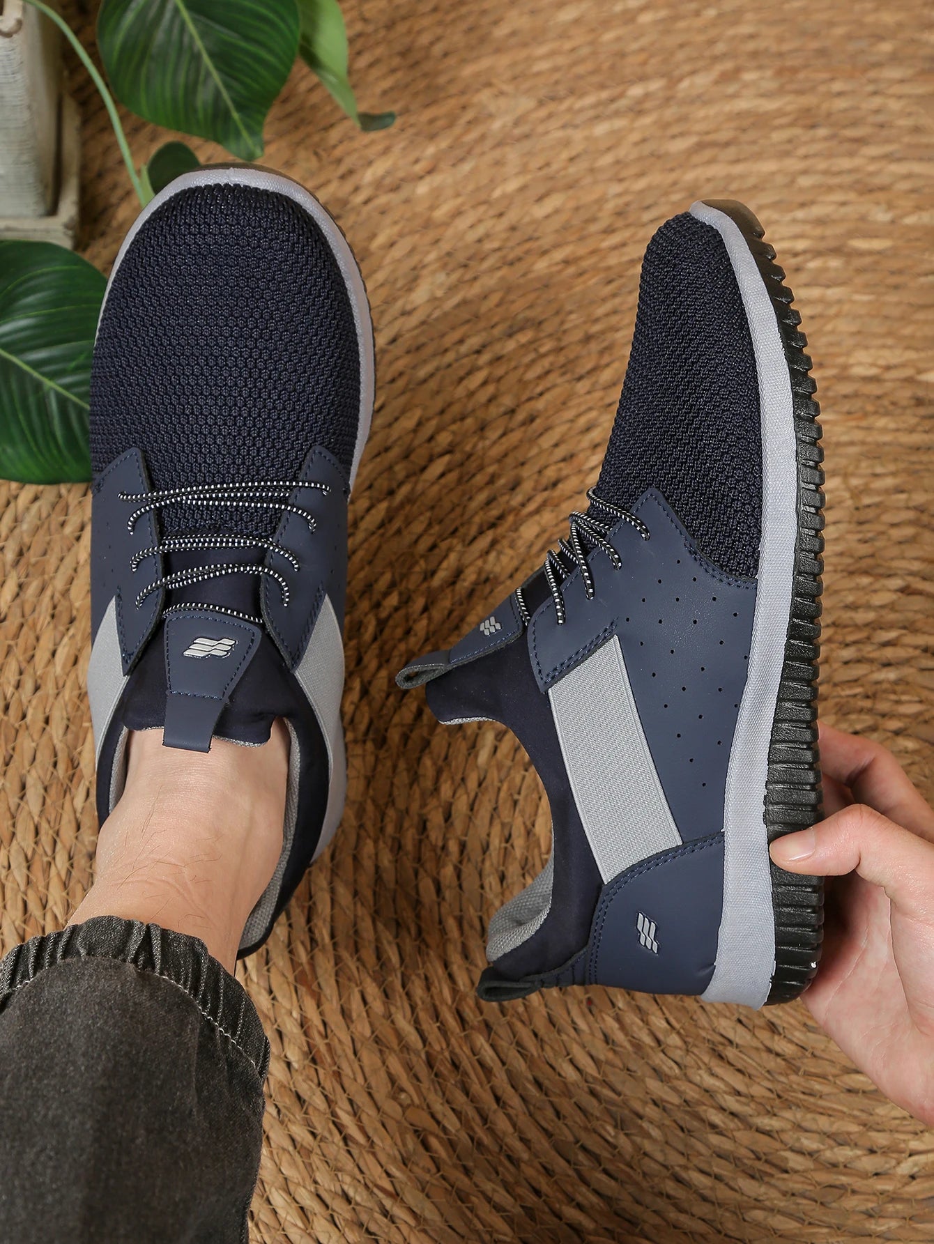 Men's casual shoes, unique and stylish design, fashionable sports shoes, low-top style, suitable for walking, running  jogging