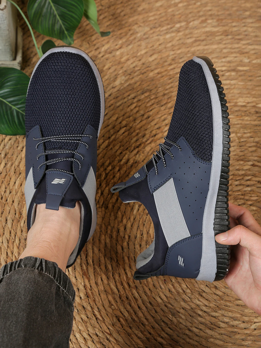 Men's casual shoes, unique and stylish design, fashionable sports shoes, low-top style, suitable for walking, running  jogging