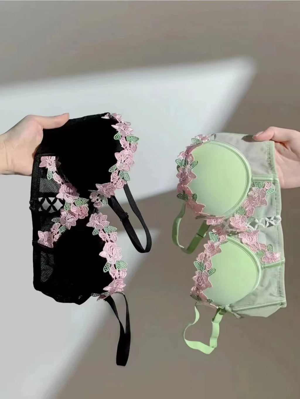 MOYISU London Anime Bralette - Delicate Wireless Bra for Set Teens, Japanese Summer Lingerie Small Bust Close-Fit Subtle Allure